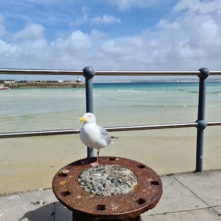 Central Penzance, Modern Stylish Home, Near Seafront With Gated Parking Exterior photo